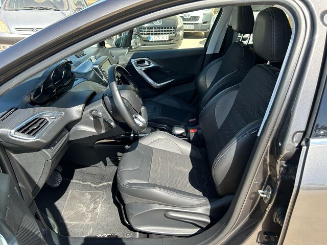 PEUGEOT 2008 ALLURE 1.2 E-THP AUTO SPANISH LHD IN SPAIN 41000 MILES SUPERB 2019